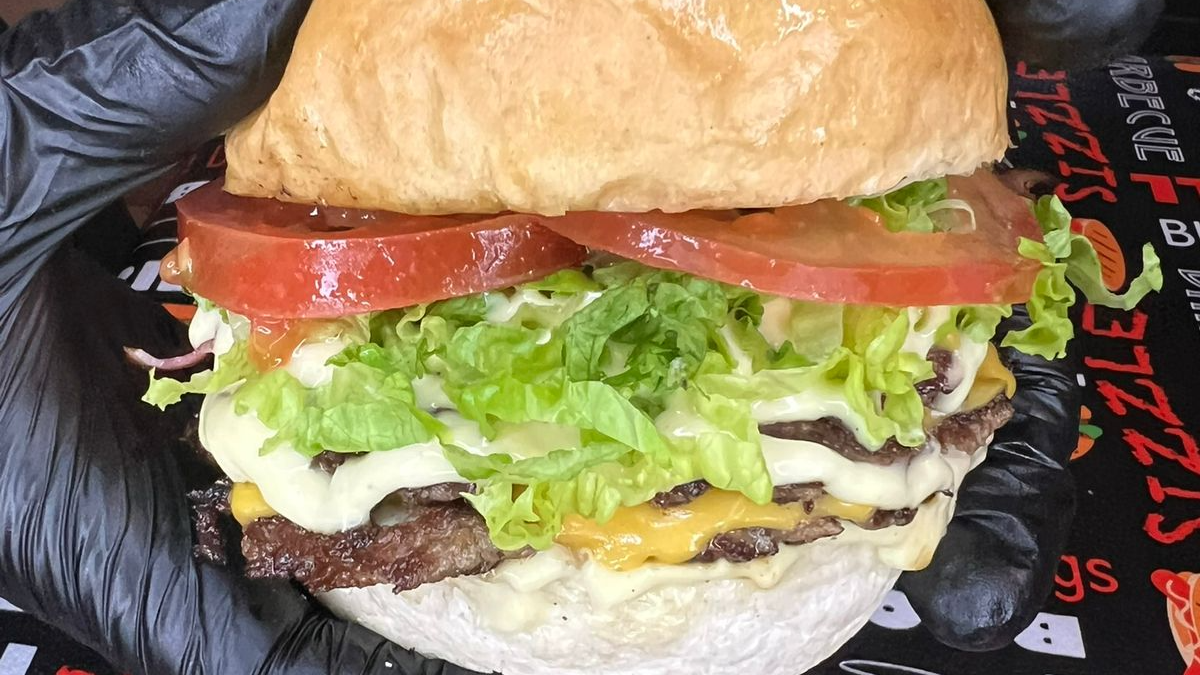 Hamburguesas (Incluyen papas)