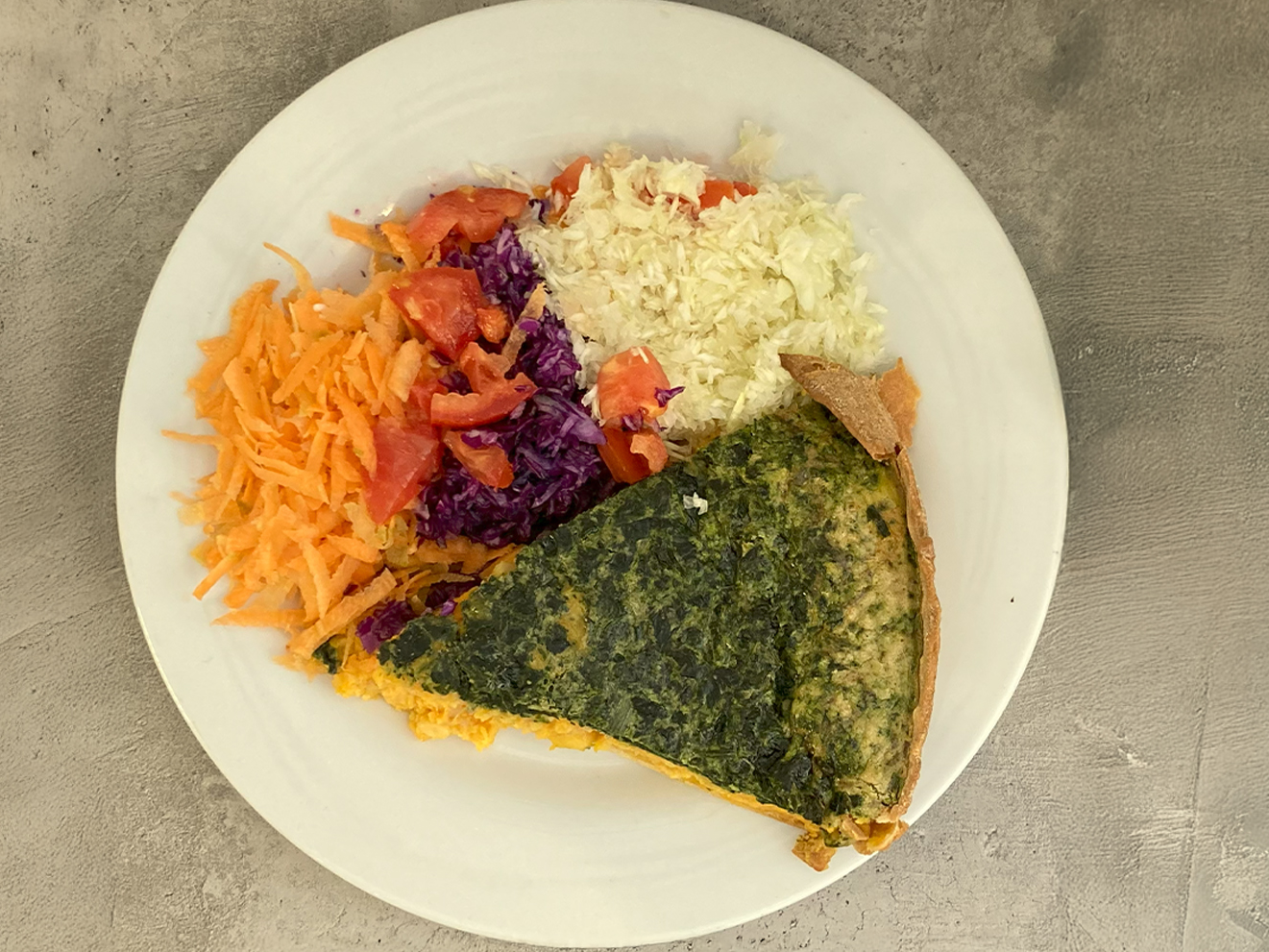 Porción de tarta con Guarnición