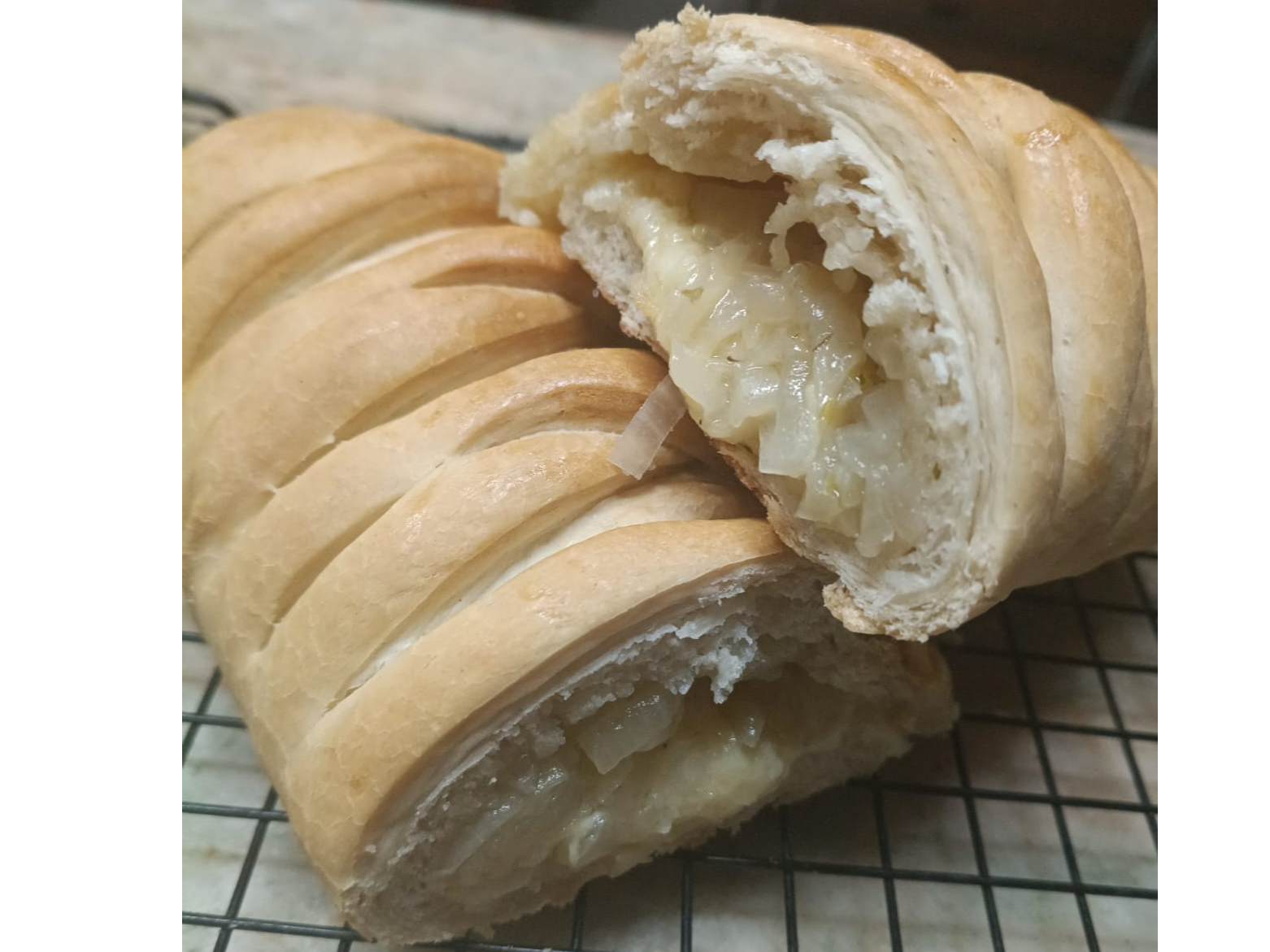 Pan Relleno de Cebolla y Queso