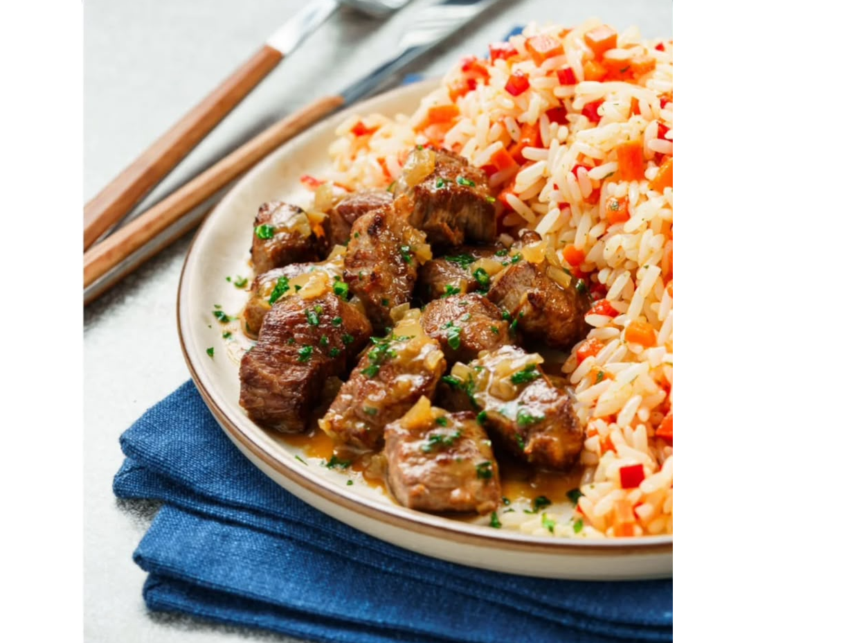 Arroz con ternera braseada y vegetales