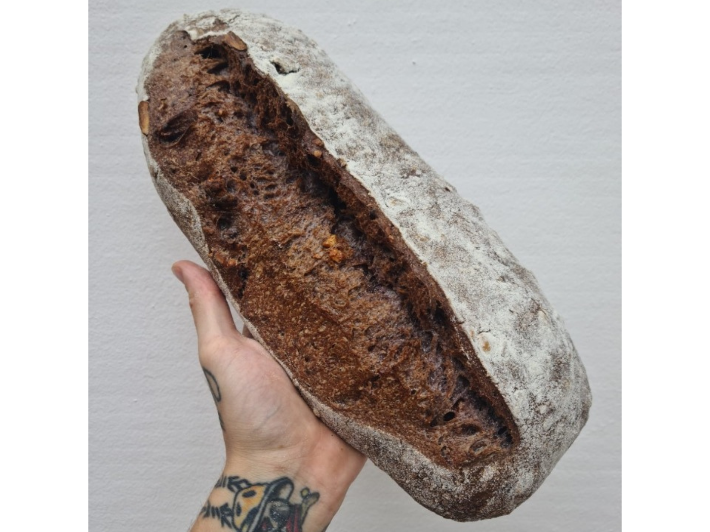 HOGAZA DE MASA MADRE MAIZ MORADO Y NUECES