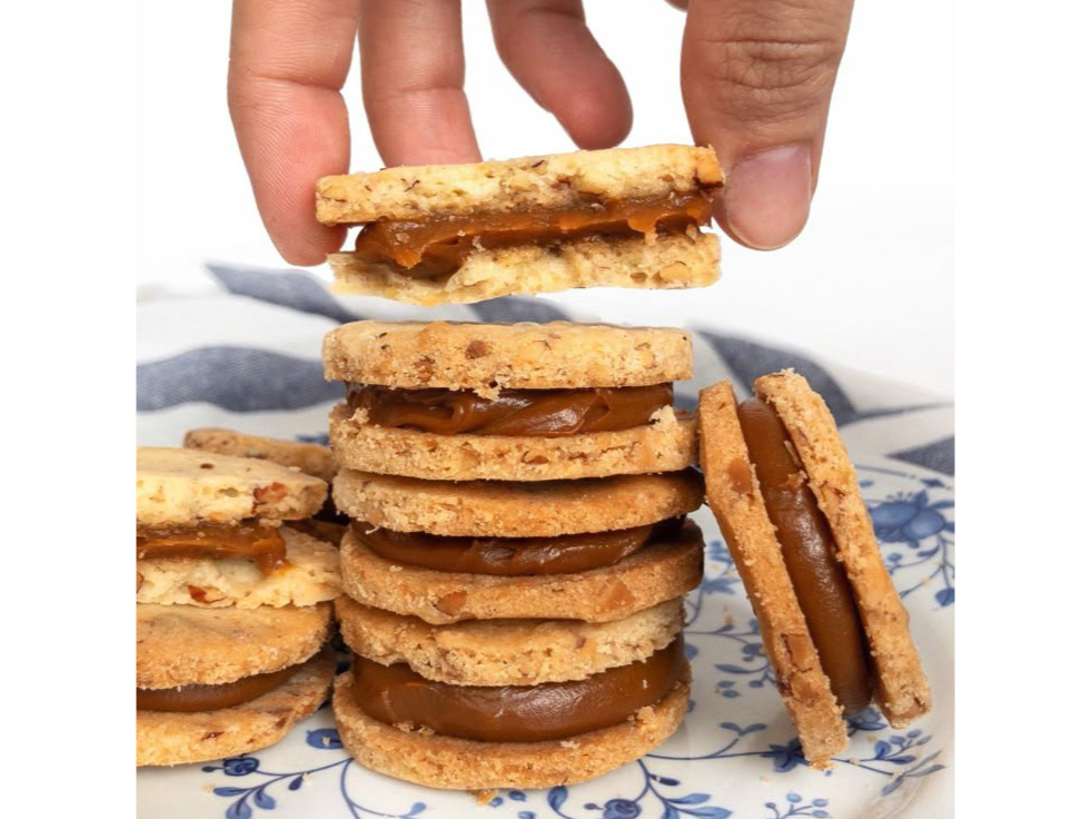 ALFAJOR KETO DE NUEZ Y DULCE DE LECHE