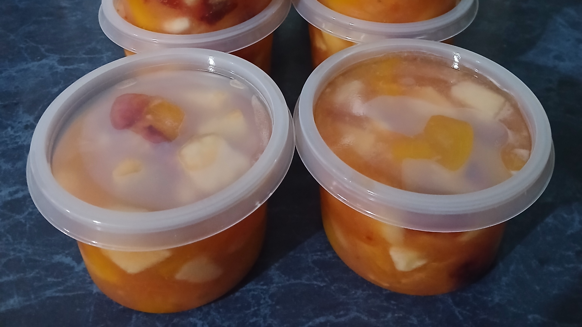 ENSALADA DE FRUTAS Y POSTRES