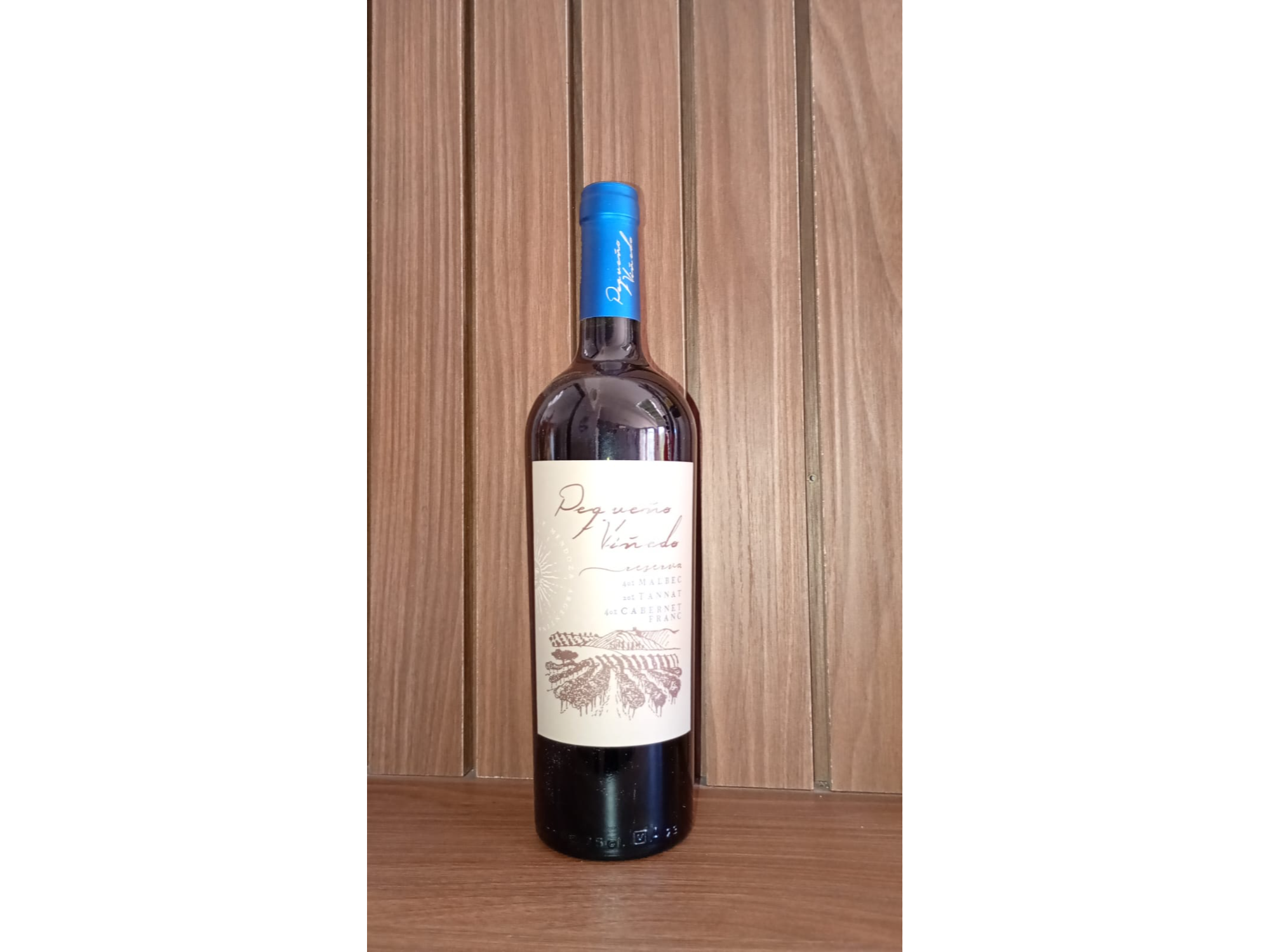 Pequeño Viñedo Reserva 40% Malbec , 20% Tannat, 40% Cabernet Franc