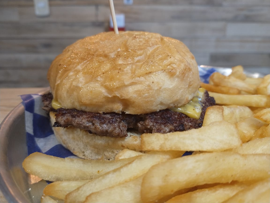 Daniela (Chesse Burger)