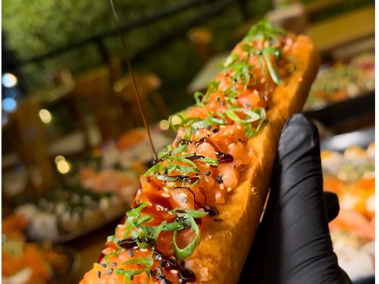 Hot Dog Sushi - Salmón Crudo