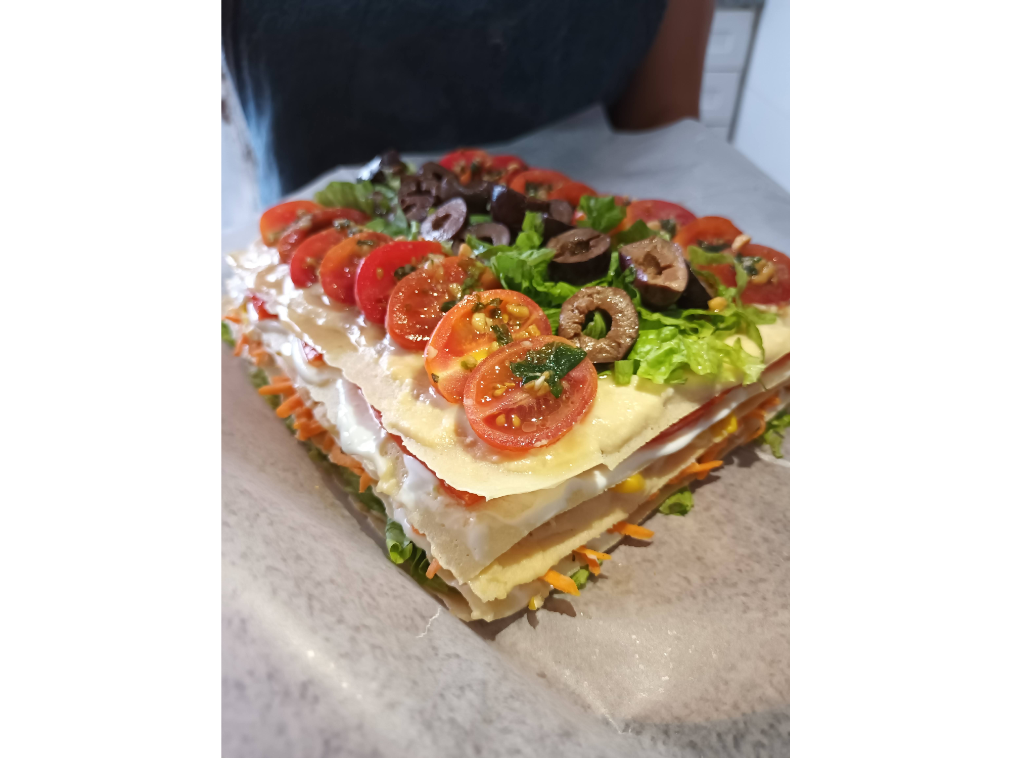 Torre llena de vegetales, comen 2 pican 3