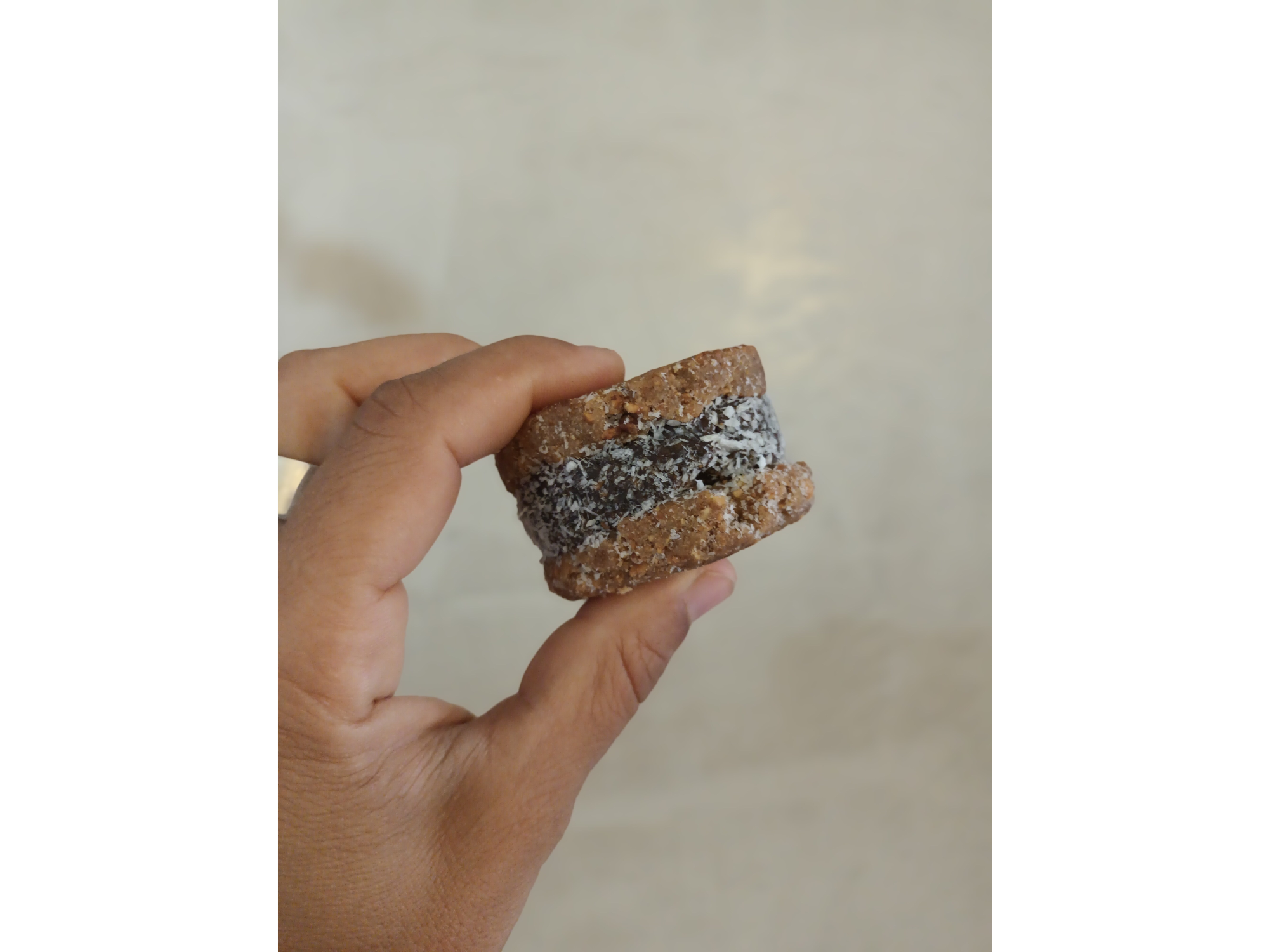Alfajor integral con crocante de maní