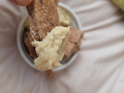 Crackers integrales con hummus