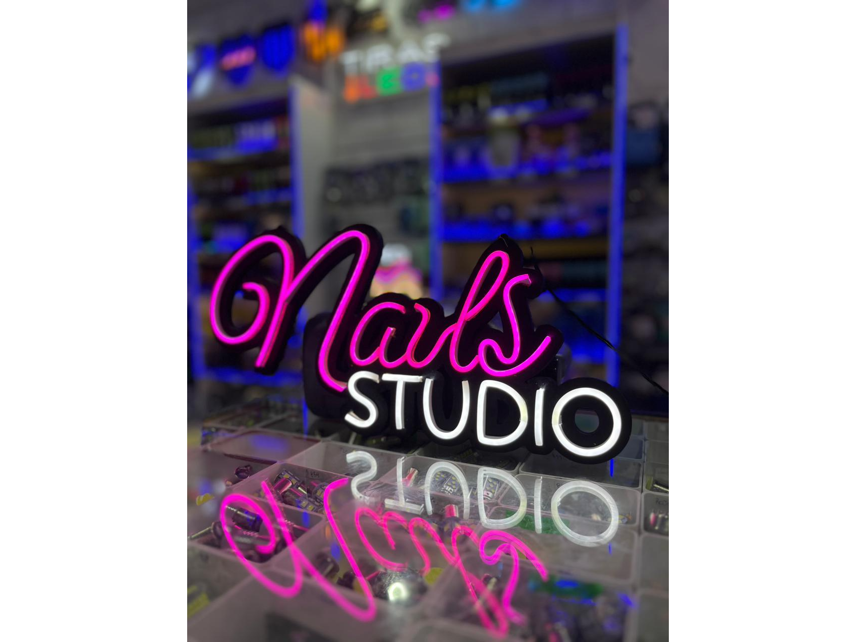 CARTEL NEON - NAILS STUDIO