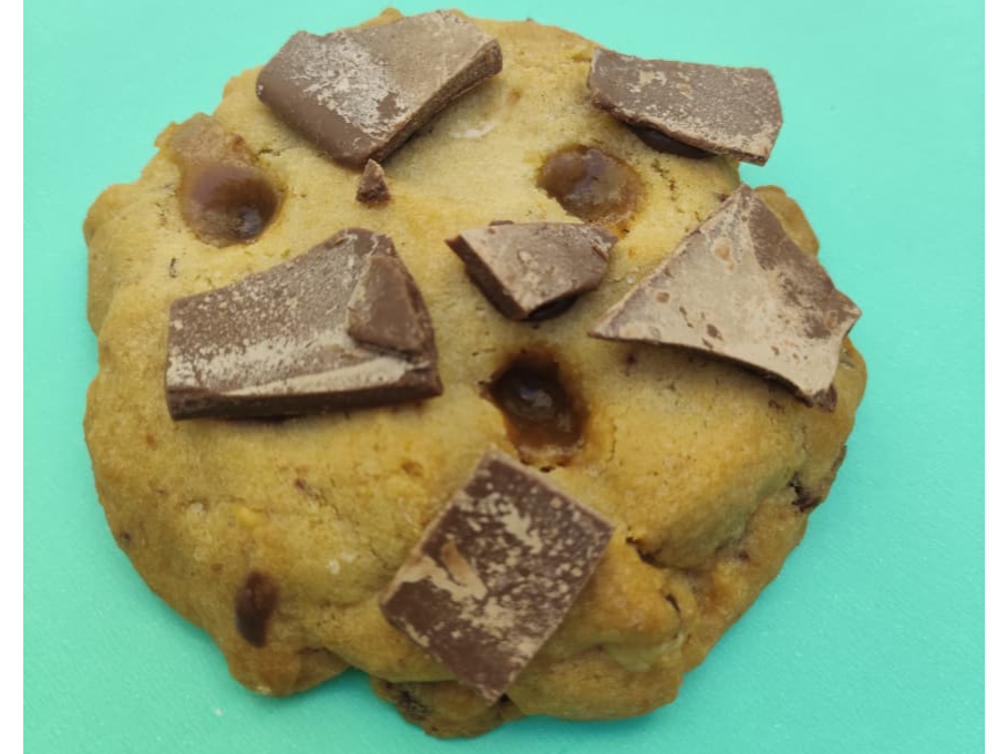 Avellanas, chocolate con leche y caramelo