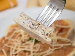 Sorrentinos de Ricota, Hongos, Mozzarella y Nueces. porción de 12 unidades