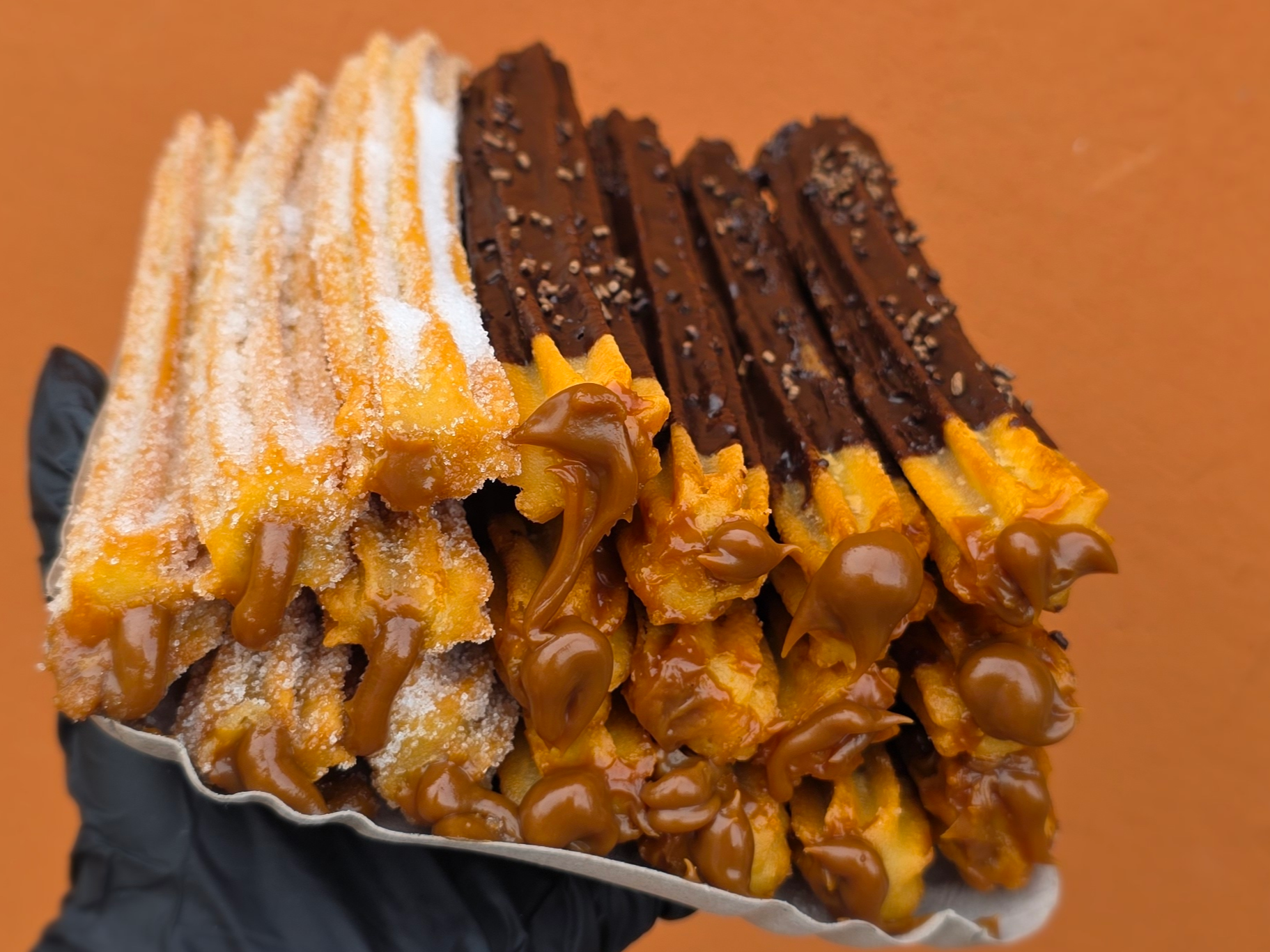 1 Docena de Rellenos Bañados en Chocolate + 1/2 Docena de Rellenos