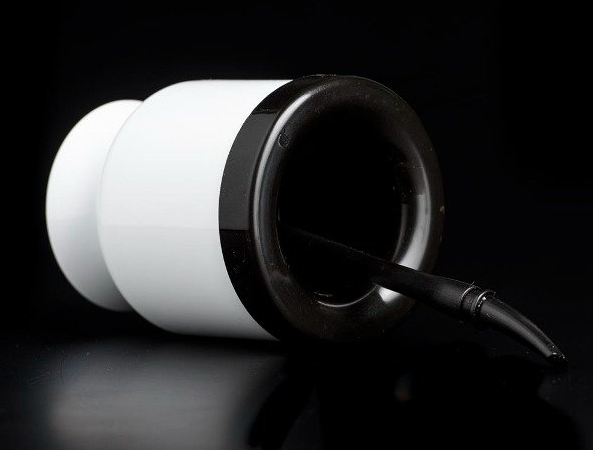 ACCESORIO PARA MATE NEGRO CON BOMBILLA Y SACA YERBA