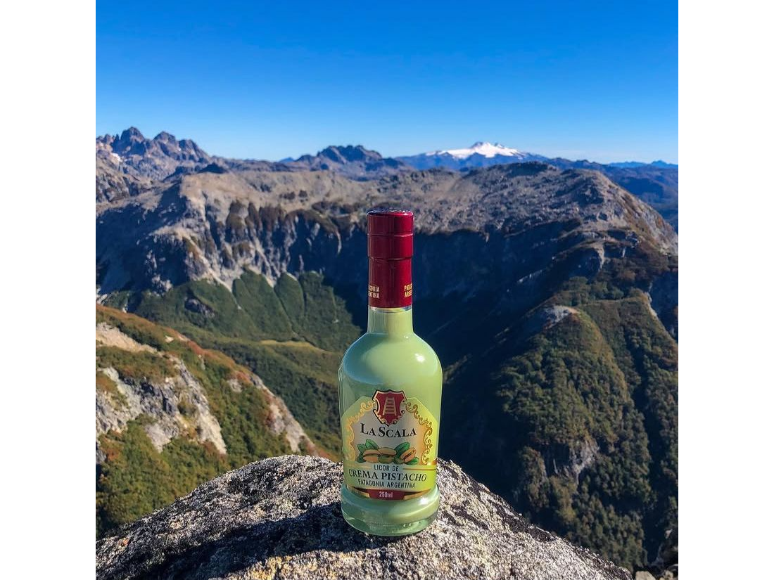 Licor de pistacho x 250 ml con vasito La Scala