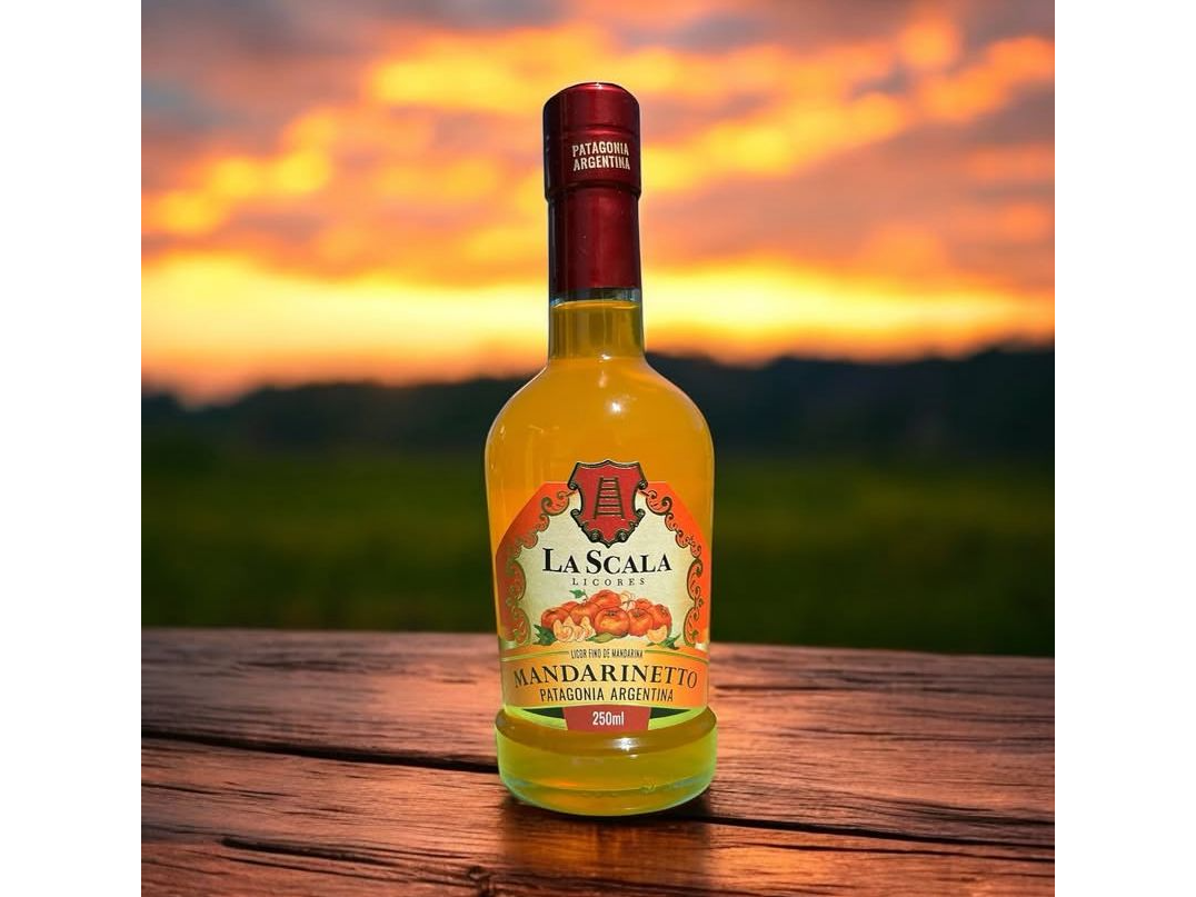 Licor de mandarina x 250 ml con vasito La Scala