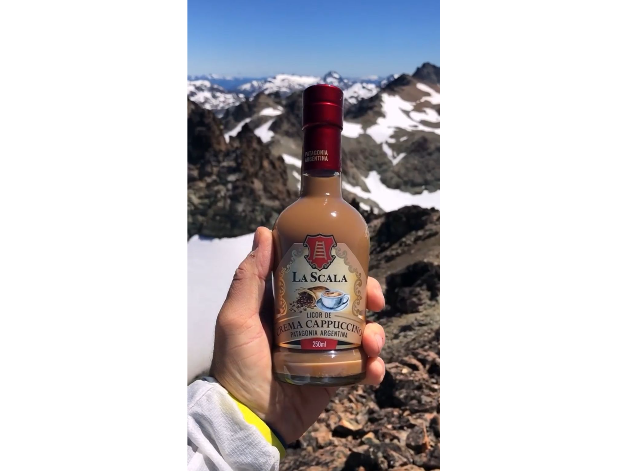 Licor de cappuccino x 250 ml con vasito La Scala