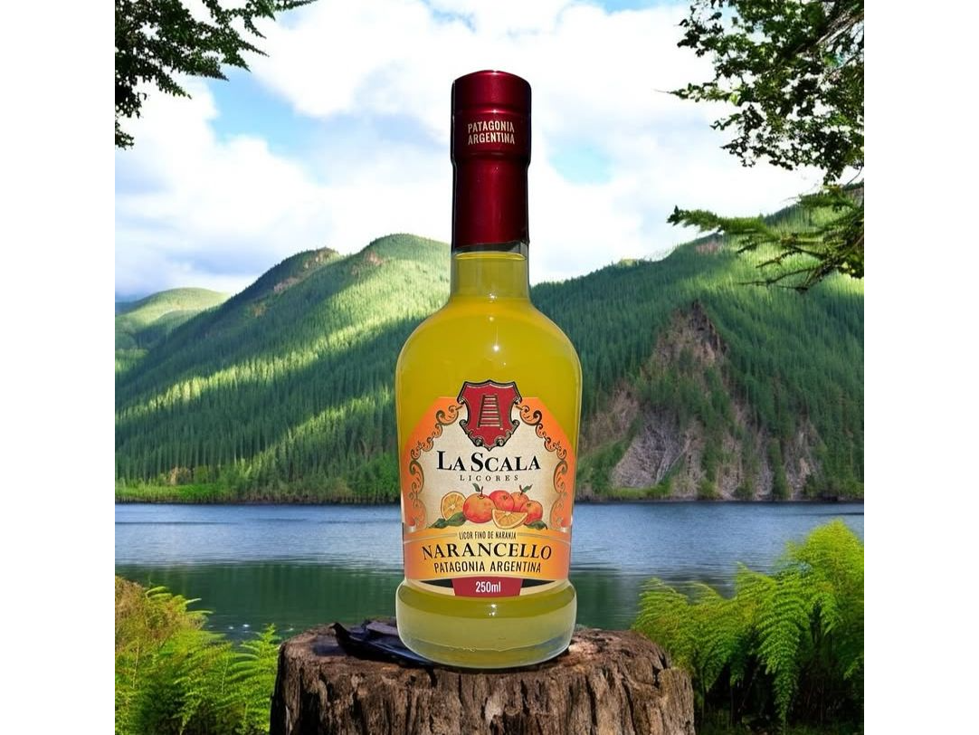 Licor de naranja x 250 ml con vasito La Scala