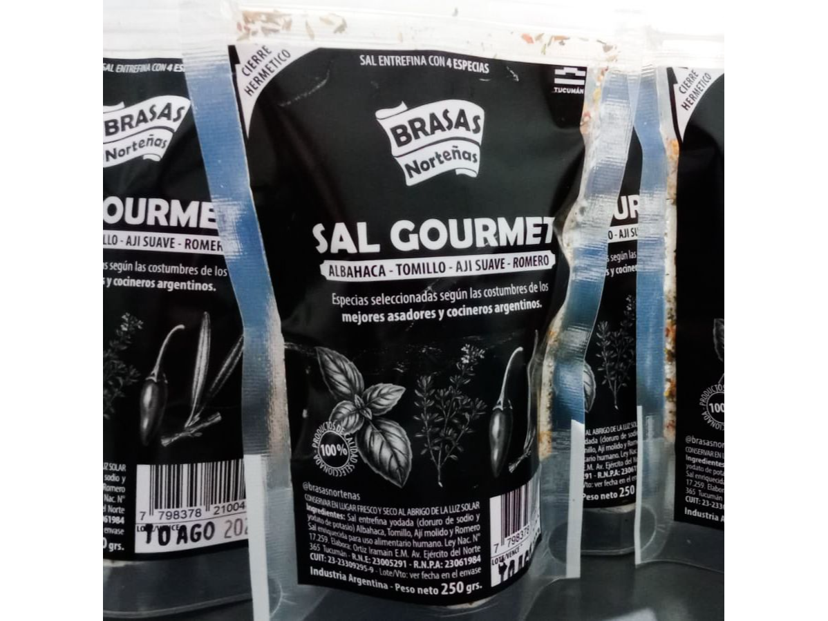 Sal gourmet con albahaca, tomillo, ají suave y romero x 250 grs Brasas Norteñas