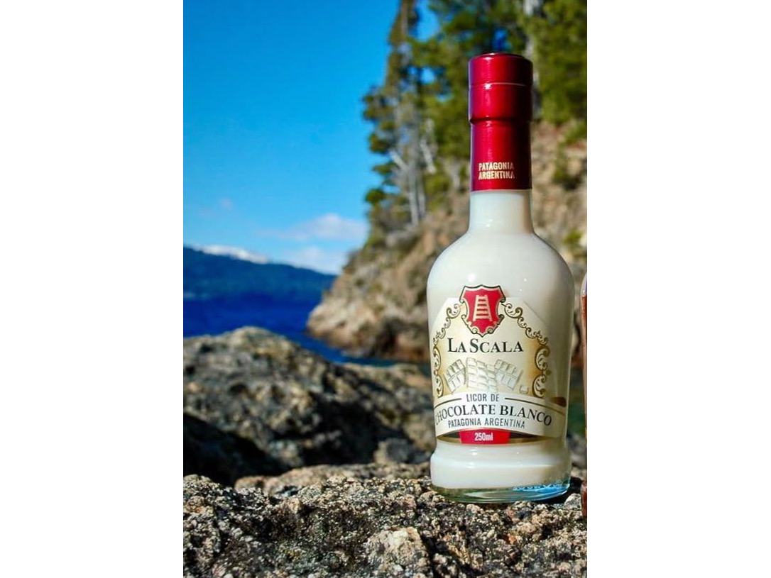 Licor de chocolate blanco x 250 ml con vasito La Scala
