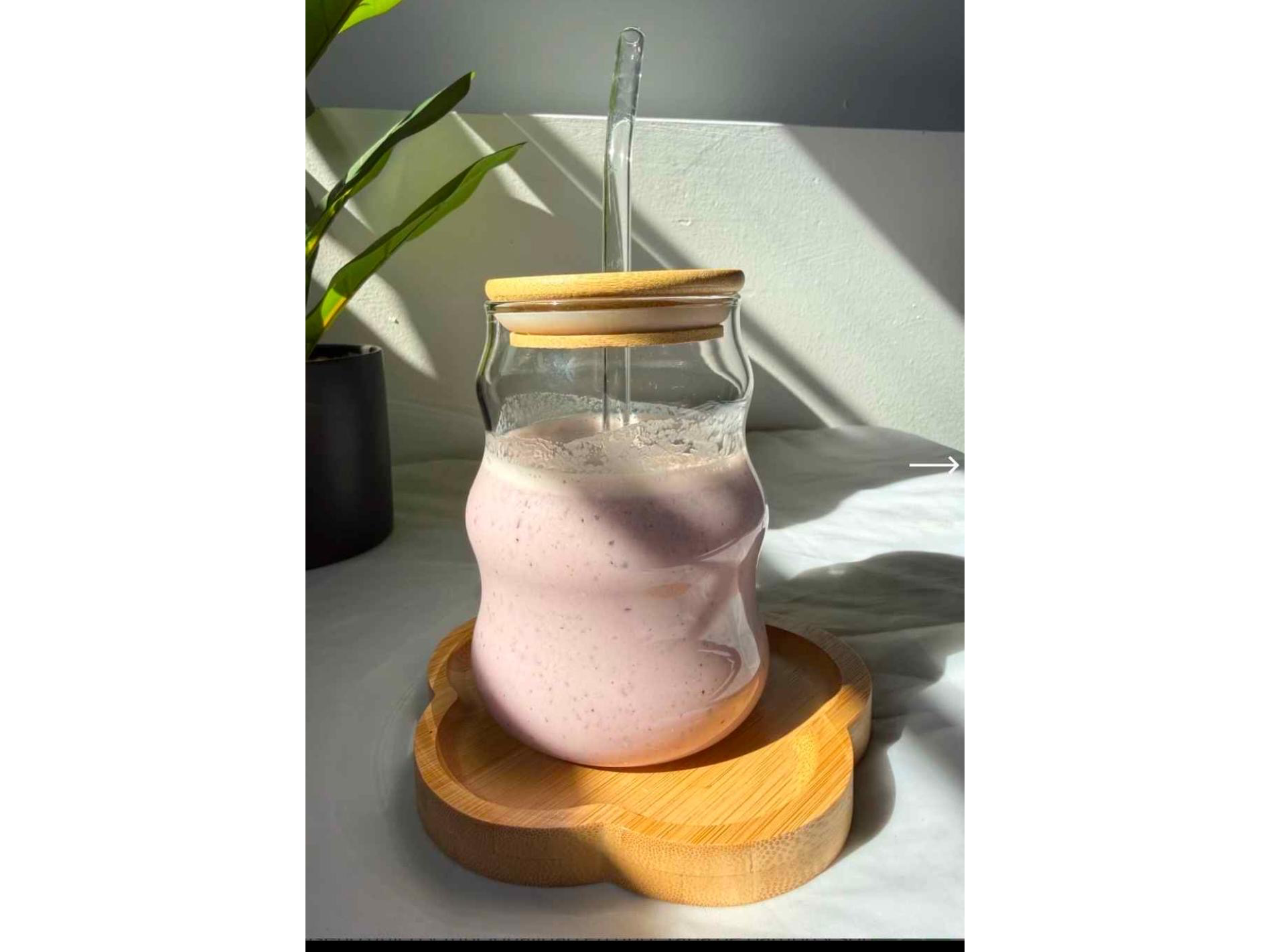 Vasos de vidrio y bambú