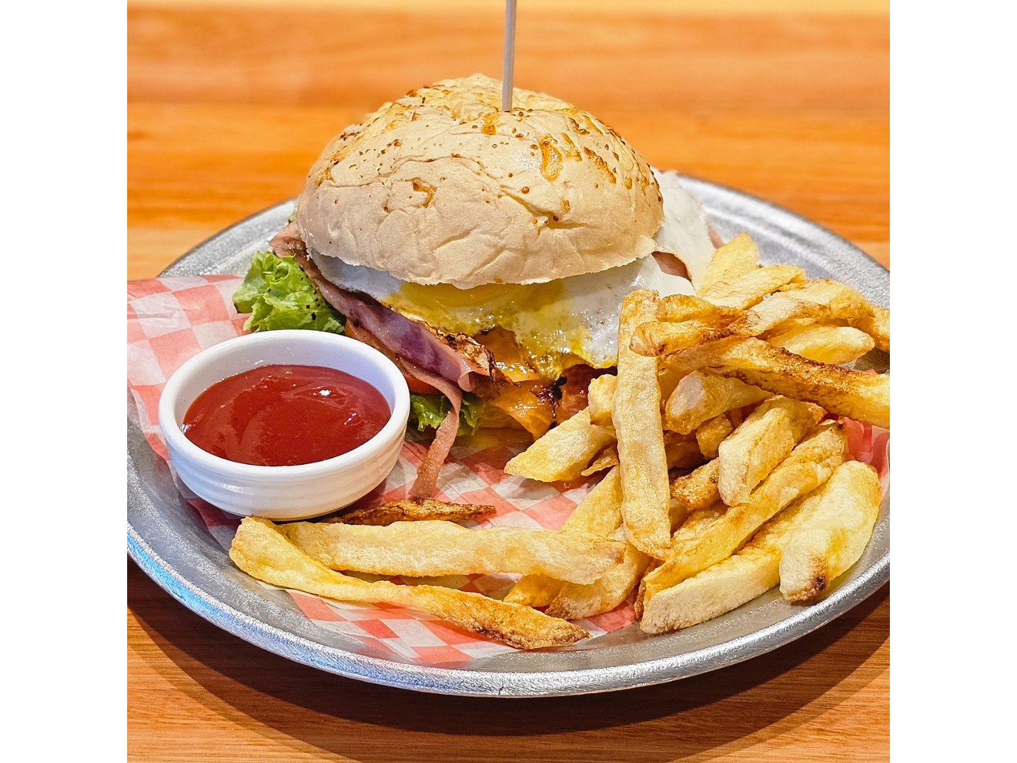 1 hamburg completa + 1 lata de coca de 354cc