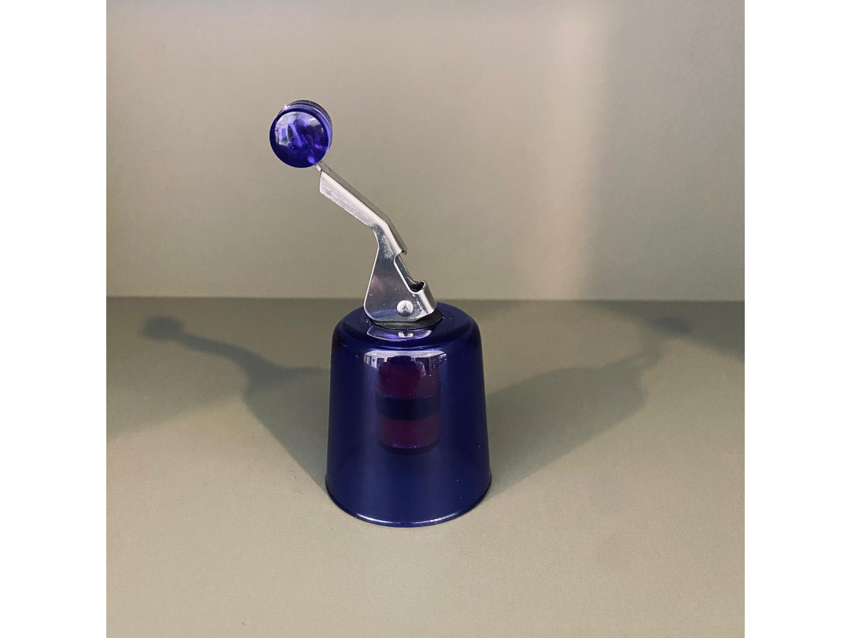 Tapon con destapa corona