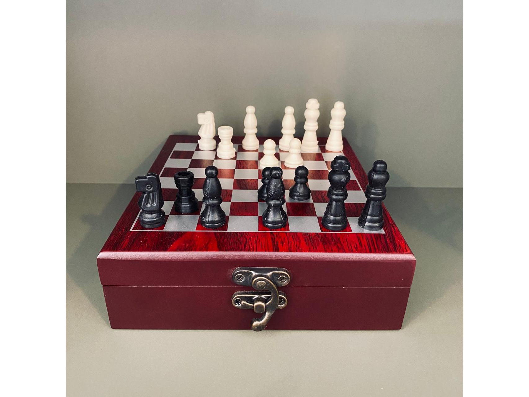 Set accesorios para vinos con ajedrez