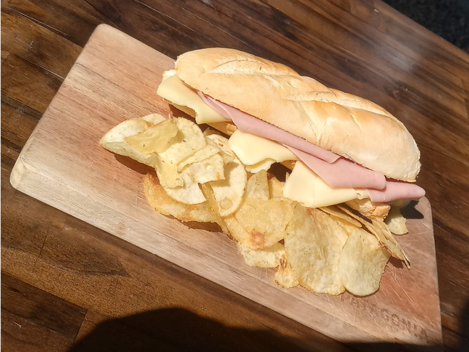 Baguette de jamon y queso