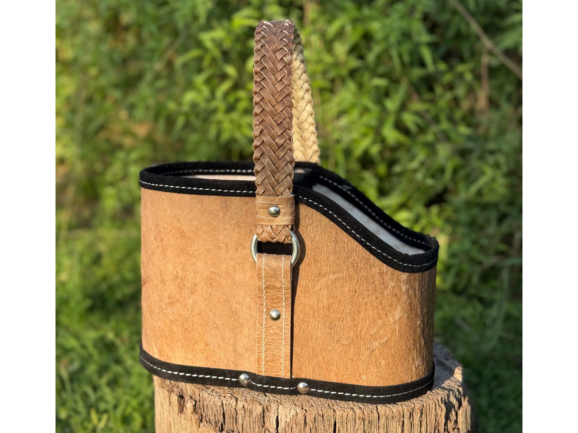 Canasta Matera de Cuero Crudo - Trenzada (negra)