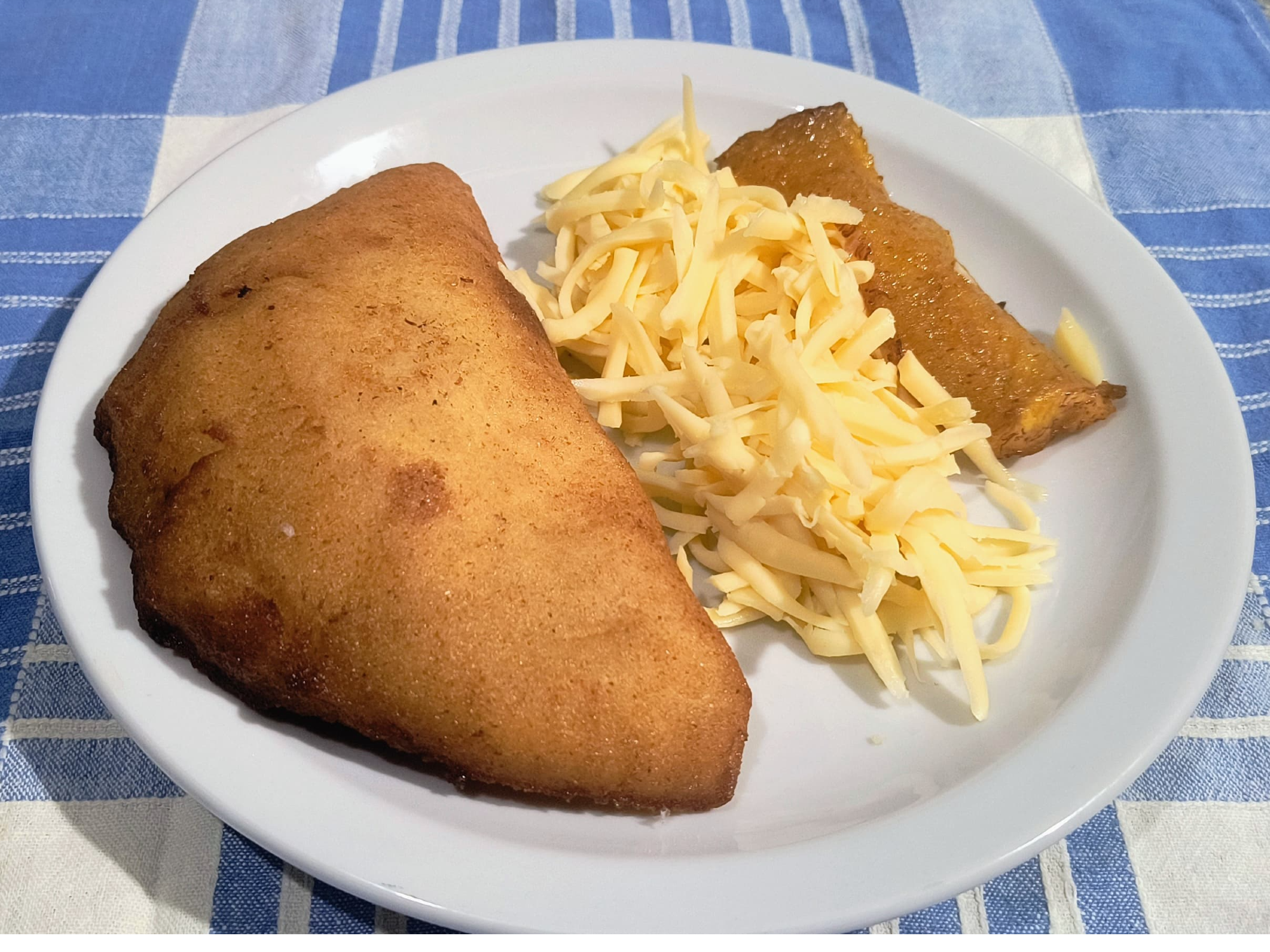 Empanada de platano y queso