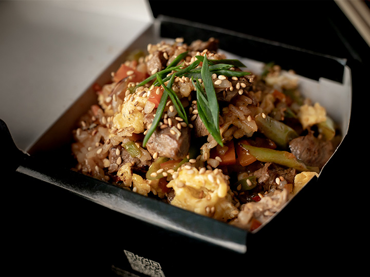 Yakimeshi de Pollo de SushiWorld Cofico
