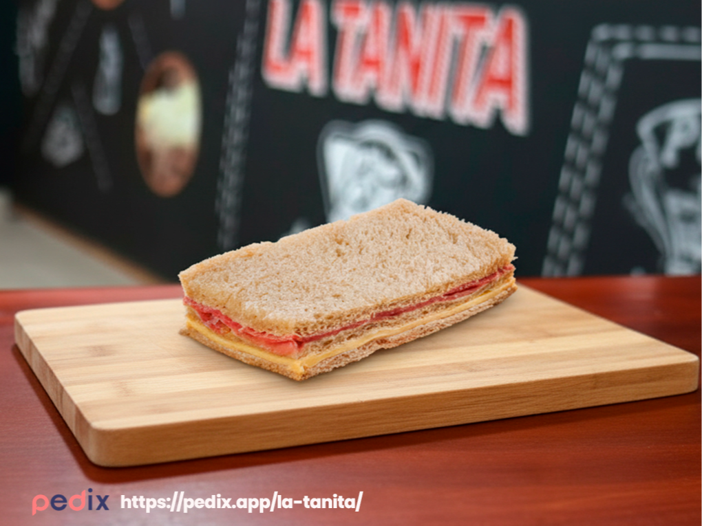 Sandwich Jamón crudo y queso