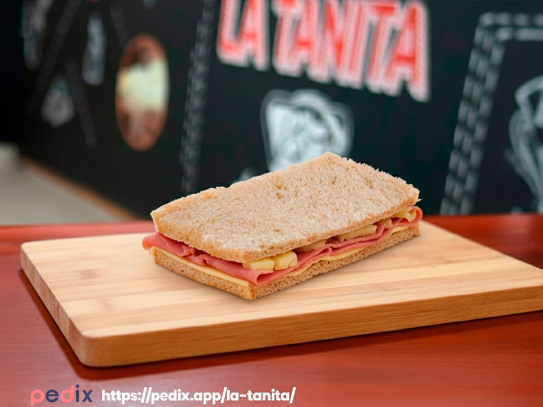 Sandwich Jamon Crudo con Anana