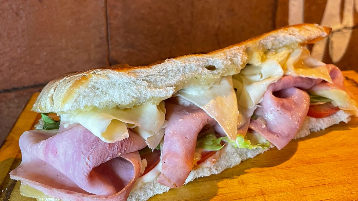 Sandwich de Fiambres con pan de campo