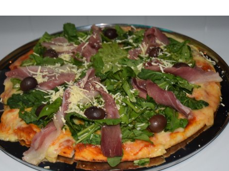 PIZZA RUCULA CON JAMON CRUDO
