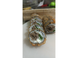 Carne cebollin tempura " beef Roll"