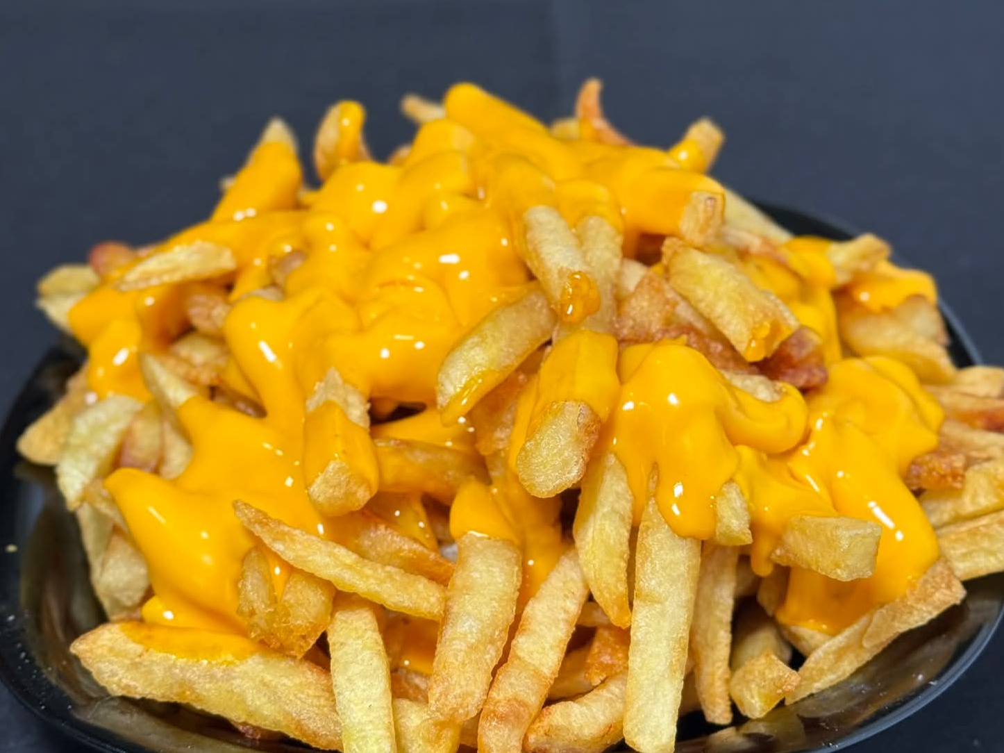 Papas fritas con cheddar