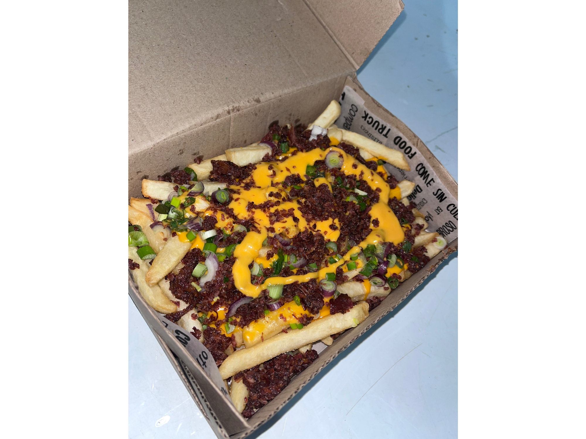 PAPAS CON CHEDDAR Y VERDEO