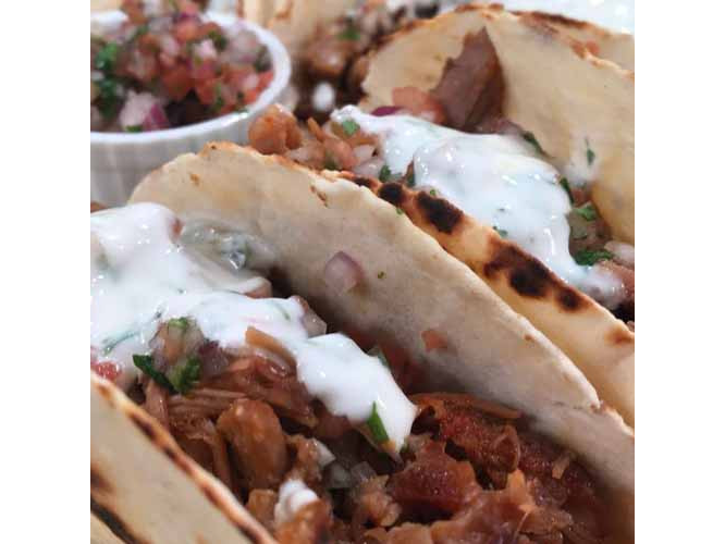 Miércoles: tacos de bondiola de cerdo, verduras al wok,  repollo y alioli