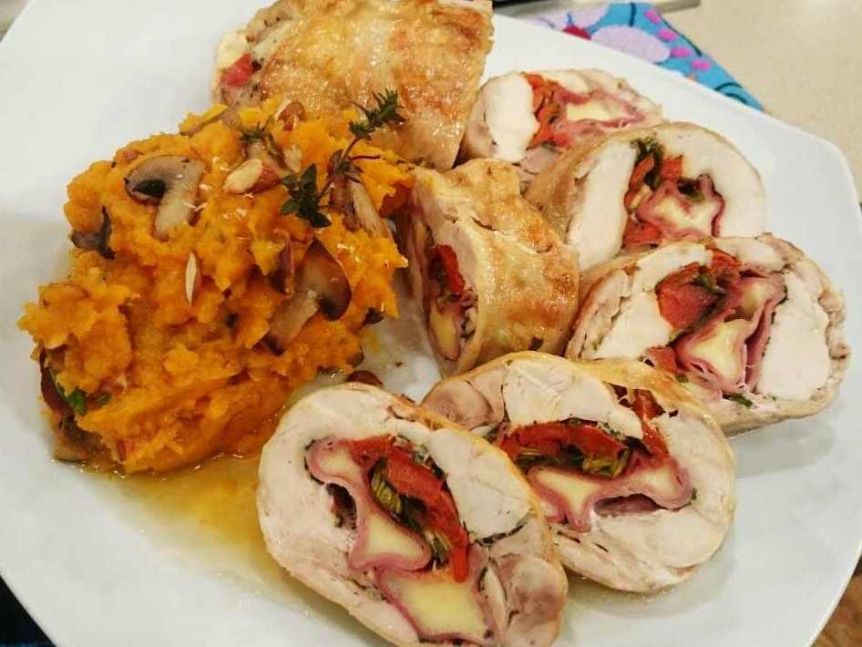 Jueves: pollo arrollado con pure mixto