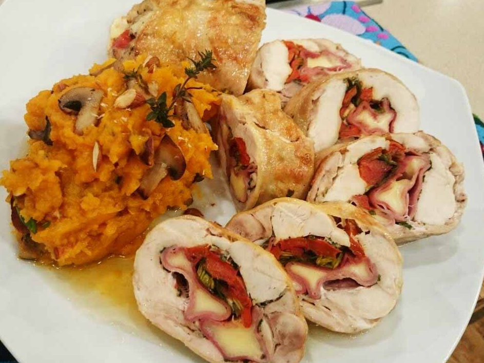 Jueves: pollo arrollado con pure mixto