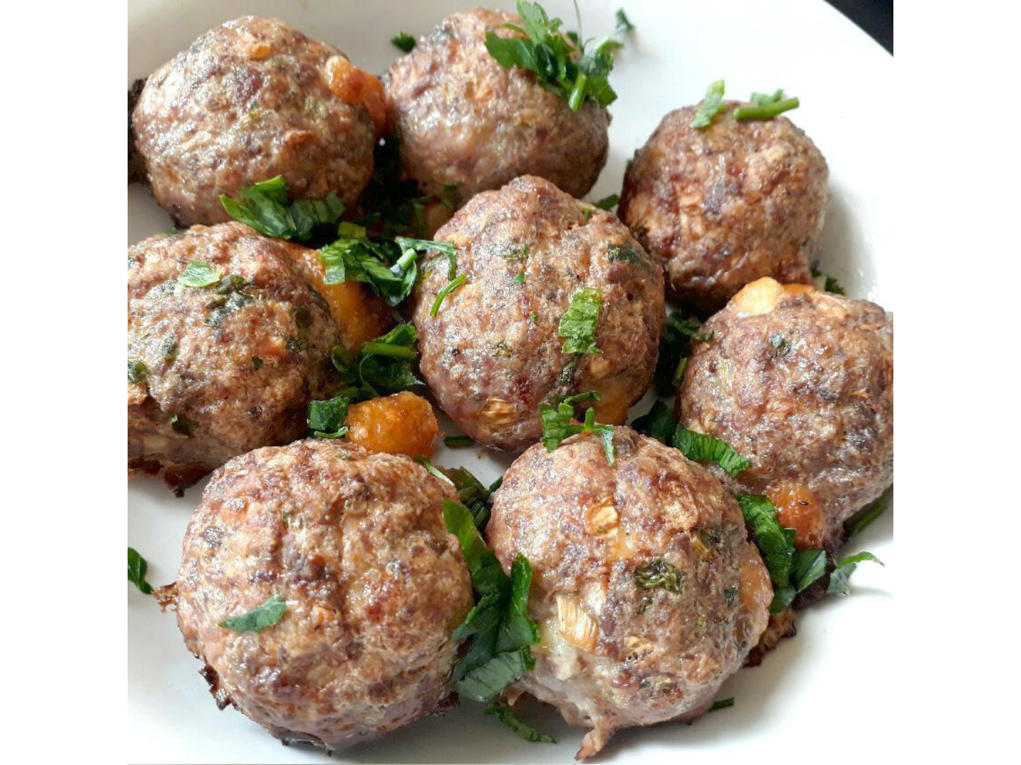Jueves: ALBONDIGAS DE CARNE + ARROZ CON SALSA, VERDURAS Y QUESO SARDO