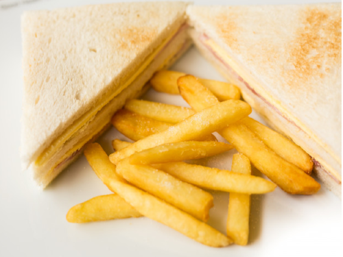 Tostado Primavera con Papas Fritas