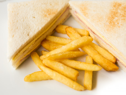 Tostado Napolitano con Papas Fritas