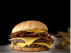 Burger Explosión Cheddar con Papas Fritas