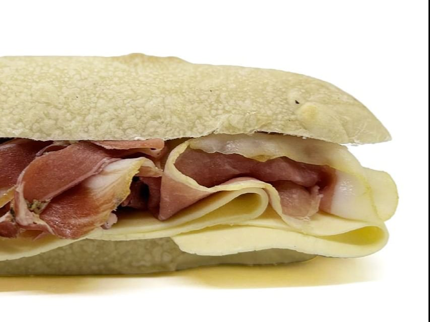 Sandwich frío Crudo y Queso