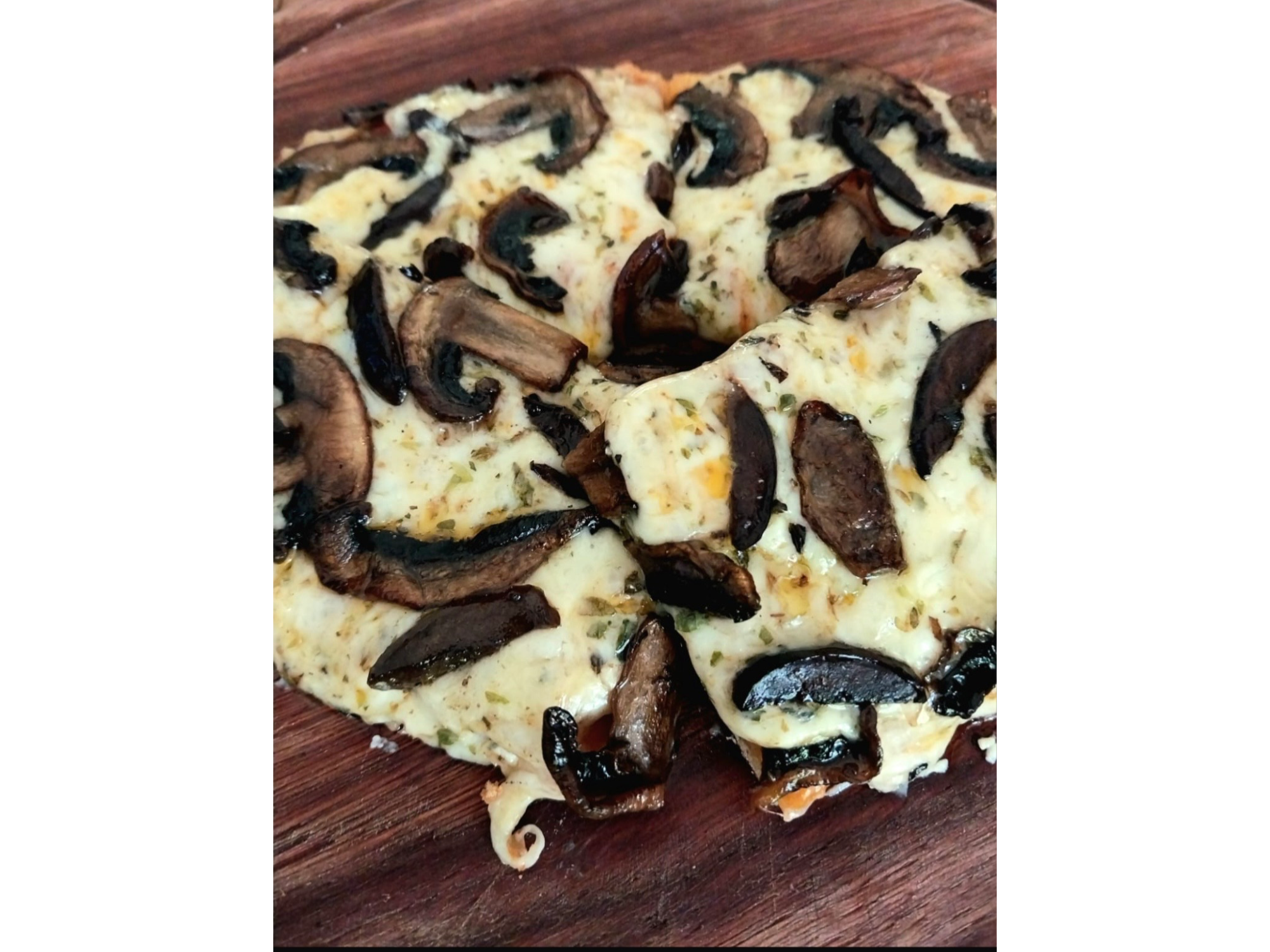 Pizza keto Cinco Quesos y Champiñón