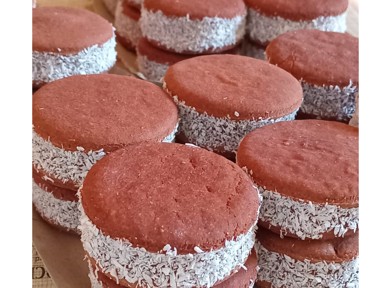Alfajores de Algarroba con dulce de leche x 12uni