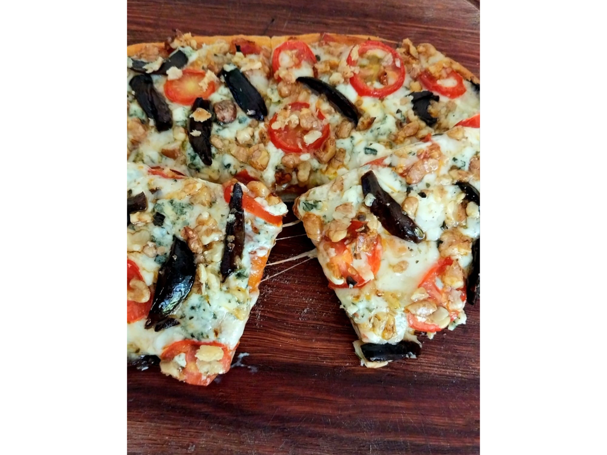 Pizza a la piedra de Roqiefort, Cherry y Nuez